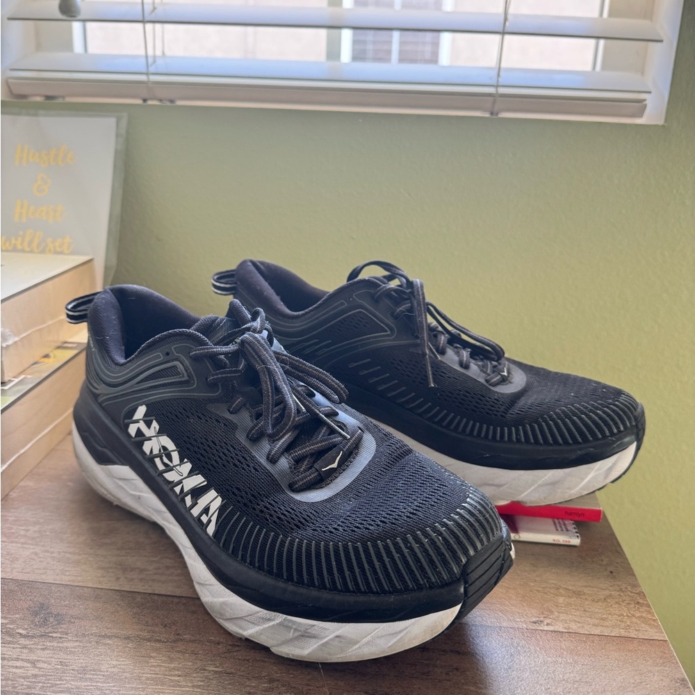 Hoka Bondi 7 in excellent condition.